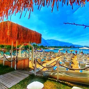 Golden Sand Beach Club & Caravan Holidays Kamp alanı